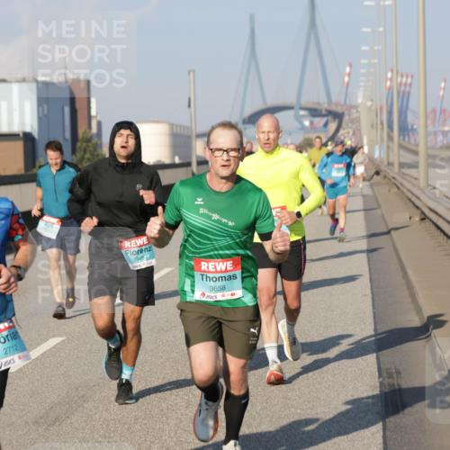 03.10.2025 - Köhlbrandbrückenlauf Jannik Wohlers http://msf.ph/oto/9052609 03.10.2025 09:46:54 Position 3 2712, 7, 2948, 3658 meine-sportfotos.de