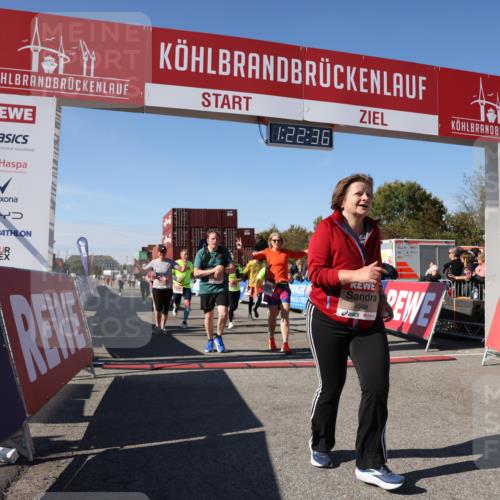03.10.2025 - Köhlbrandbrückenlauf Lena Gebhardt http://msf.ph/oto/9052612 03.10.2025 13:22:37 Ziel 4481, 4482, 4508, 5122, 5125, 5167, 5213, 5214, 5675, 5839, 5928, 5933, 5982, 6107, 6261, 6300, 6413, 6733 meine-sportfotos.de