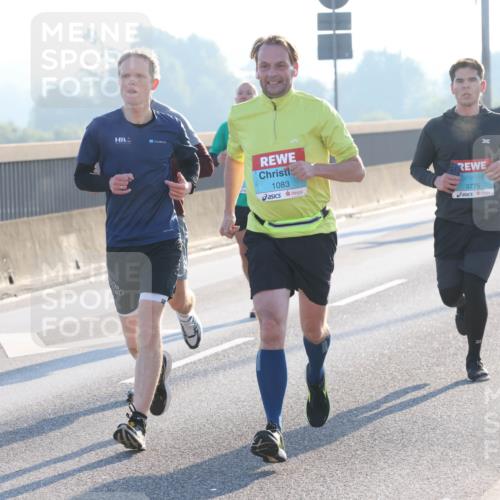 03.10.2025 - Köhlbrandbrückenlauf Lena Gebhardt http://msf.ph/oto/9052614 03.10.2025 09:15:22 Position 1 4030, 1083, 3775 meine-sportfotos.de