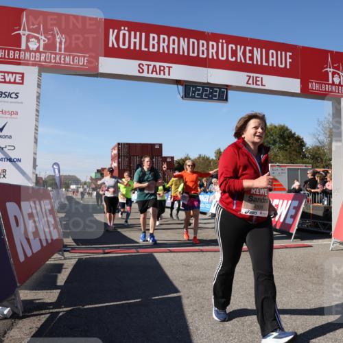 03.10.2025 - Köhlbrandbrückenlauf Lena Gebhardt http://msf.ph/oto/9052621 03.10.2025 13:22:37 Ziel 4481, 4482, 4508, 5122, 5125, 5167, 5213, 5214, 5675, 5839, 5928, 5933, 5982, 6107, 6261, 6300, 6413, 6733 meine-sportfotos.de