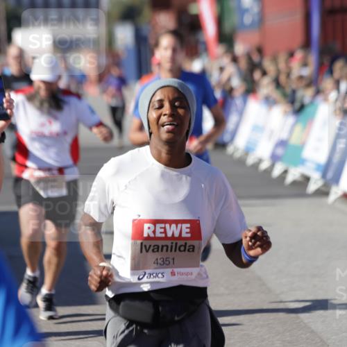 03.10.2025 - Köhlbrandbrückenlauf Jannik Wohlers http://msf.ph/oto/9052627 03.10.2025 13:09:09 Ziel 4057, 4197, 4346, 4351, 4377, 4381, 4403, 4486, 4505, 4901, 5242, 5740, 5953, 6372, 6562, 6630, 6814, 6816 meine-sportfotos.de