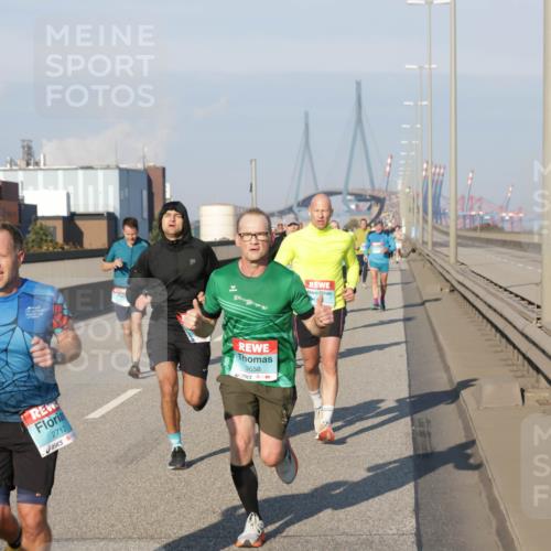 03.10.2025 - Köhlbrandbrückenlauf Jannik Wohlers http://msf.ph/oto/9052635 03.10.2025 09:46:54 Position 3 2712, 3658 meine-sportfotos.de