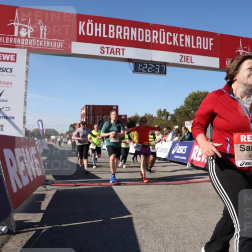 03.10.2025 - Köhlbrandbrückenlauf Lena Gebhardt http://msf.ph/oto/9052638 03.10.2025 13:22:37 Ziel 4481, 4482, 4508, 5122, 5125, 5167, 5213, 5214, 5675, 5839, 5928, 5933, 5982, 6107, 6261, 6300, 6413, 6733 meine-sportfotos.de