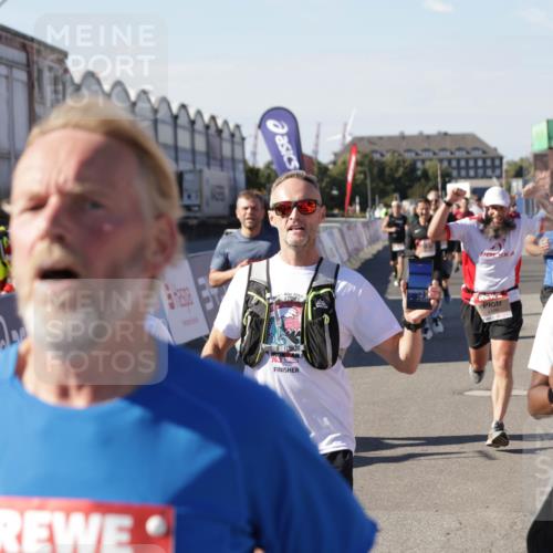 03.10.2025 - Köhlbrandbrückenlauf Jannik Wohlers http://msf.ph/oto/9052639 03.10.2025 13:09:11 Ziel 4057, 4197, 4334, 4346, 4351, 4377, 4381, 4486, 4901, 5242, 5740, 5953, 6037, 6562, 6630, 6814, 6816 meine-sportfotos.de