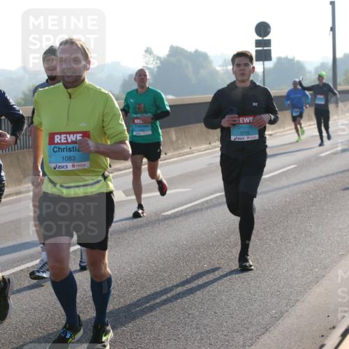 03.10.2025 - Köhlbrandbrückenlauf Lena Gebhardt http://msf.ph/oto/9052644 03.10.2025 09:15:23 Position 1 1083, 3775 meine-sportfotos.de