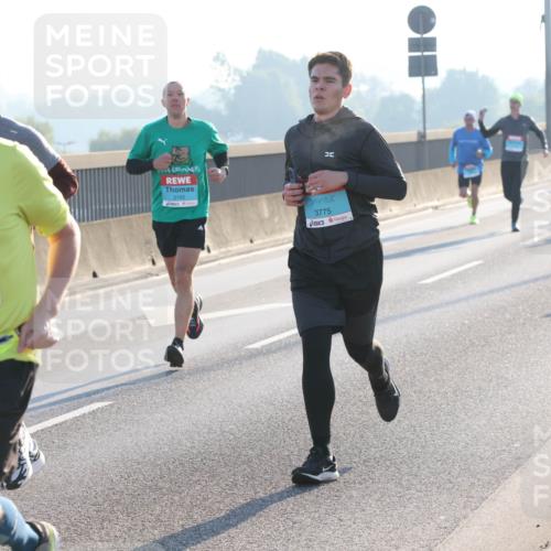 03.10.2025 - Köhlbrandbrückenlauf Lena Gebhardt http://msf.ph/oto/9052653 03.10.2025 09:15:23 Position 1 1083, 3185, 3775 meine-sportfotos.de