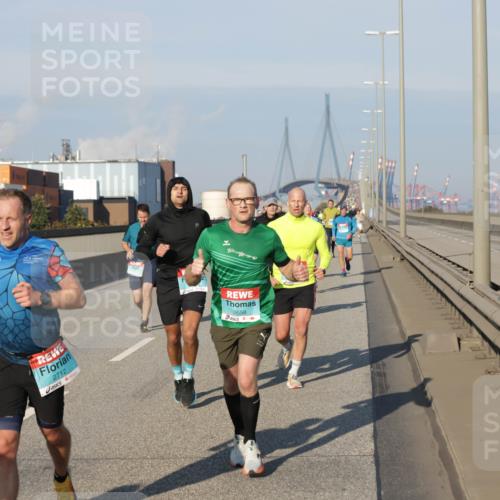 03.10.2025 - Köhlbrandbrückenlauf Jannik Wohlers http://msf.ph/oto/9052656 03.10.2025 09:46:54 Position 3 2712, 3658 meine-sportfotos.de