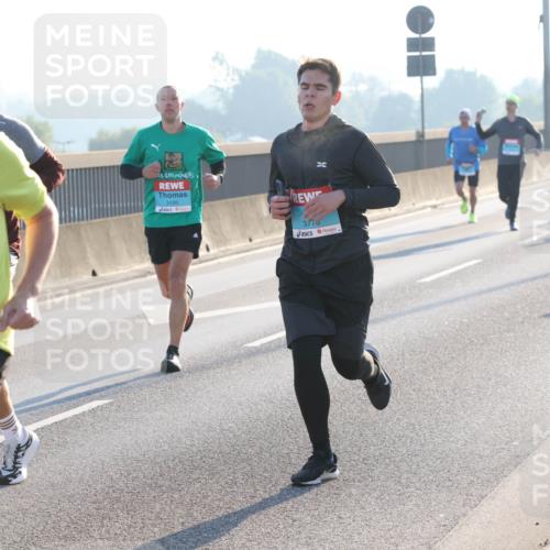 03.10.2025 - Köhlbrandbrückenlauf Lena Gebhardt http://msf.ph/oto/9052657 03.10.2025 09:15:23 Position 1 1083, 3185, 3 meine-sportfotos.de