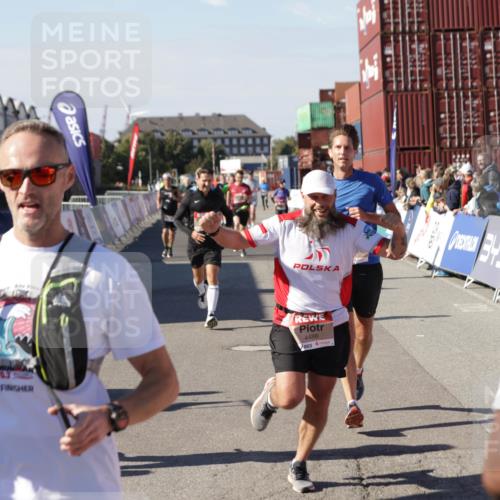03.10.2025 - Köhlbrandbrückenlauf Jannik Wohlers http://msf.ph/oto/9052672 03.10.2025 13:09:11 Ziel 4057, 4197, 4334, 4346, 4351, 4377, 4381, 4486, 4901, 5242, 5740, 5953, 6037, 6562, 6630, 6814, 6816 meine-sportfotos.de