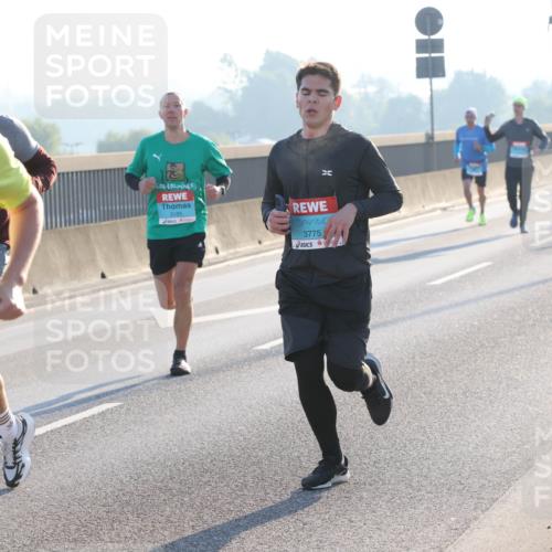 03.10.2025 - Köhlbrandbrückenlauf Lena Gebhardt http://msf.ph/oto/9052673 03.10.2025 09:15:23 Position 1 1083, 3185, 3775, 14 meine-sportfotos.de