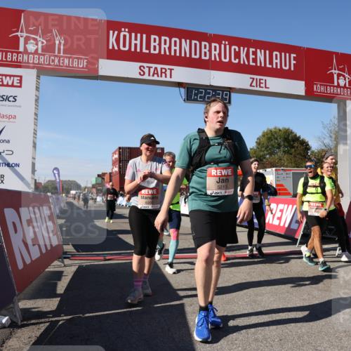 03.10.2025 - Köhlbrandbrückenlauf Lena Gebhardt http://msf.ph/oto/9052676 03.10.2025 13:22:39 Ziel 4481, 4482, 4508, 5122, 5125, 5167, 5213, 5214, 5675, 5839, 5928, 5933, 5982, 6107, 6261, 6300, 6413, 6733 meine-sportfotos.de