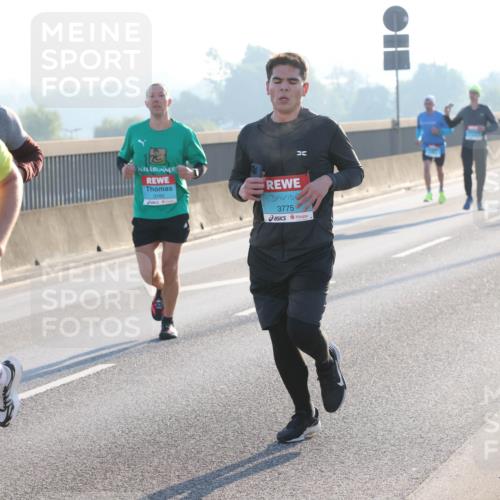 03.10.2025 - Köhlbrandbrückenlauf Lena Gebhardt http://msf.ph/oto/9052680 03.10.2025 09:15:23 Position 1 1083, 3185, 3775 meine-sportfotos.de