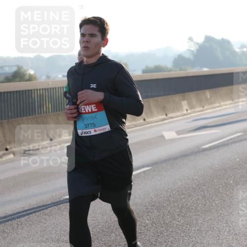 03.10.2025 - Köhlbrandbrückenlauf Lena Gebhardt http://msf.ph/oto/9052699 03.10.2025 09:15:25 Position 1 3775 meine-sportfotos.de