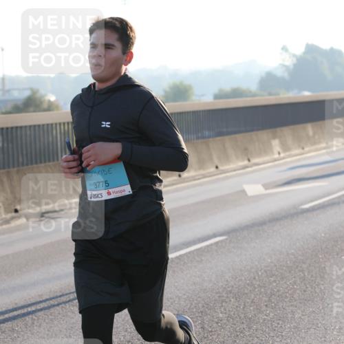 03.10.2025 - Köhlbrandbrückenlauf Lena Gebhardt http://msf.ph/oto/9052713 03.10.2025 09:15:25 Position 1 3775 meine-sportfotos.de