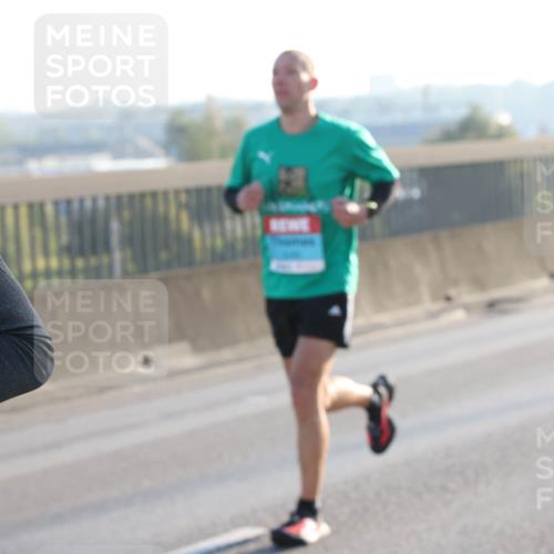03.10.2025 - Köhlbrandbrückenlauf Lena Gebhardt http://msf.ph/oto/9052719 03.10.2025 09:15:26 Position 1 14 meine-sportfotos.de