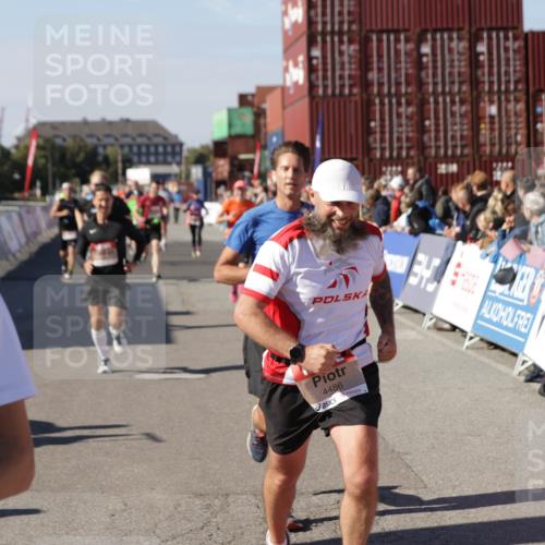 03.10.2025 - Köhlbrandbrückenlauf Jannik Wohlers http://msf.ph/oto/9052721 03.10.2025 13:09:12 Ziel 4197, 4334, 4346, 4351, 4377, 4381, 4486, 4901, 5242, 5740, 5953, 6037, 6562, 6630, 6814, 6816 meine-sportfotos.de