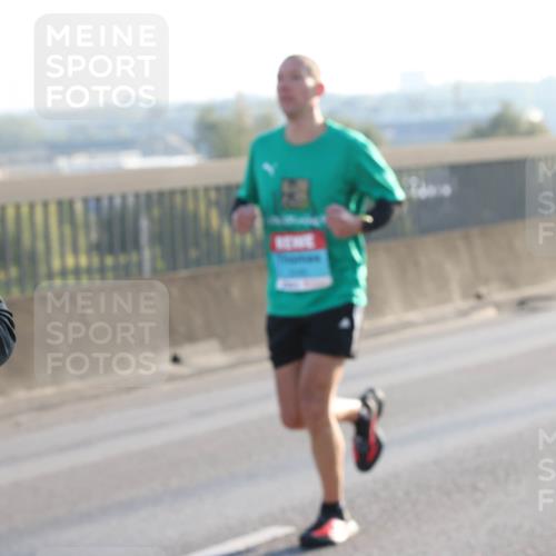 03.10.2025 - Köhlbrandbrückenlauf Lena Gebhardt http://msf.ph/oto/9052722 03.10.2025 09:15:26 Position 1  meine-sportfotos.de