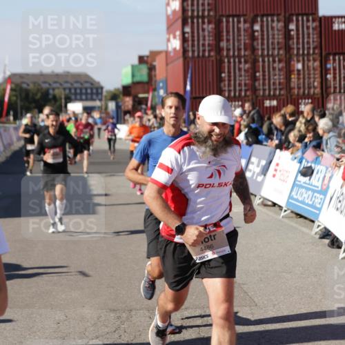 03.10.2025 - Köhlbrandbrückenlauf Jannik Wohlers http://msf.ph/oto/9052727 03.10.2025 13:09:12 Ziel 4197, 4334, 4346, 4351, 4377, 4381, 4486, 4901, 5242, 5740, 5953, 6037, 6562, 6630, 6814, 6816 meine-sportfotos.de