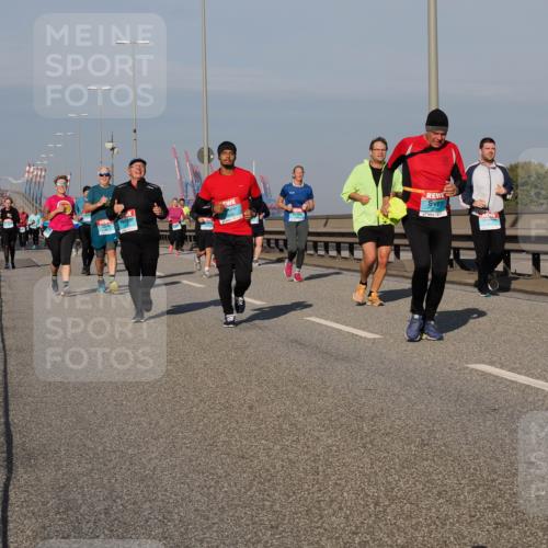 03.10.2025 - Köhlbrandbrückenlauf Fabian Wolf http://msf.ph/oto/9052728 03.10.2025 10:02:18 Position 3 1971 meine-sportfotos.de