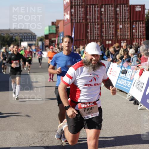 03.10.2025 - Köhlbrandbrückenlauf Jannik Wohlers http://msf.ph/oto/9052731 03.10.2025 13:09:12 Ziel 4197, 4334, 4346, 4351, 4377, 4381, 4486, 4901, 5242, 5740, 5953, 6037, 6562, 6630, 6814, 6816 meine-sportfotos.de