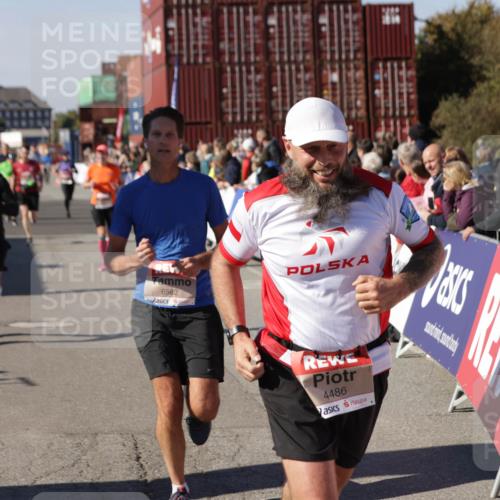 03.10.2025 - Köhlbrandbrückenlauf Jannik Wohlers http://msf.ph/oto/9052750 03.10.2025 13:09:12 Ziel 4197, 4334, 4346, 4351, 4377, 4381, 4486, 4901, 5242, 5740, 5953, 6037, 6562, 6630, 6814, 6816 meine-sportfotos.de