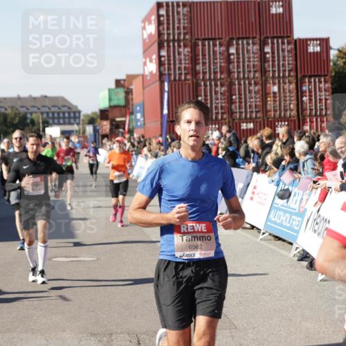 03.10.2025 - Köhlbrandbrückenlauf Jannik Wohlers http://msf.ph/oto/9052757 03.10.2025 13:09:13 Ziel 4197, 4334, 4346, 4351, 4377, 4486, 4901, 5242, 5740, 5953, 6037, 6062, 6349, 6562, 6630, 6814, 6816 meine-sportfotos.de