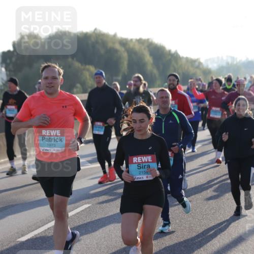 03.10.2025 - Köhlbrandbrückenlauf Jannik Wohlers http://msf.ph/oto/9052759 03.10.2025 09:19:39 Position 3 1973, 2155 meine-sportfotos.de