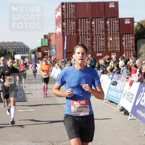 03.10.2025 - Köhlbrandbrückenlauf Jannik Wohlers http://msf.ph/oto/9052766 03.10.2025 13:09:13 Ziel 4197, 4334, 4346, 4351, 4377, 4486, 4901, 5242, 5740, 5953, 6037, 6062, 6349, 6562, 6630, 6814, 6816 meine-sportfotos.de