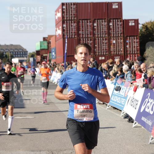 03.10.2025 - Köhlbrandbrückenlauf Jannik Wohlers http://msf.ph/oto/9052768 03.10.2025 13:09:13 Ziel 4197, 4334, 4346, 4351, 4377, 4486, 4901, 5242, 5740, 5953, 6037, 6062, 6349, 6562, 6630, 6814, 6816 meine-sportfotos.de