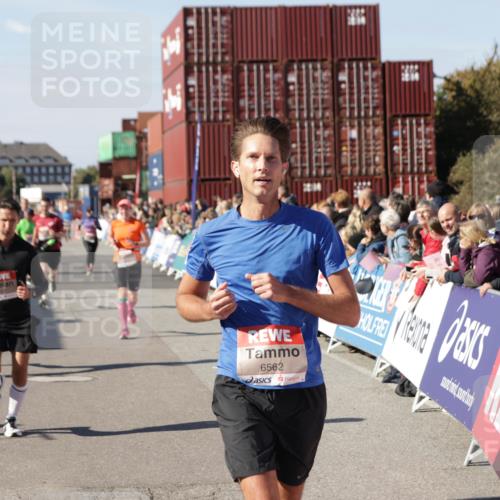 03.10.2025 - Köhlbrandbrückenlauf Jannik Wohlers http://msf.ph/oto/9052779 03.10.2025 13:09:13 Ziel 4197, 4334, 4346, 4351, 4377, 4486, 4901, 5242, 5740, 5953, 6037, 6062, 6349, 6562, 6630, 6814, 6816 meine-sportfotos.de