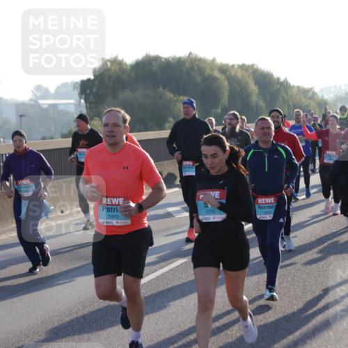 03.10.2025 - Köhlbrandbrückenlauf Jannik Wohlers http://msf.ph/oto/9052784 03.10.2025 09:19:39 Position 3 1973, 2155, 1805 meine-sportfotos.de