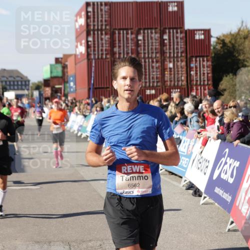 03.10.2025 - Köhlbrandbrückenlauf Jannik Wohlers http://msf.ph/oto/9052787 03.10.2025 13:09:13 Ziel 4197, 4334, 4346, 4351, 4377, 4486, 4901, 5242, 5740, 5953, 6037, 6062, 6349, 6562, 6630, 6814, 6816 meine-sportfotos.de