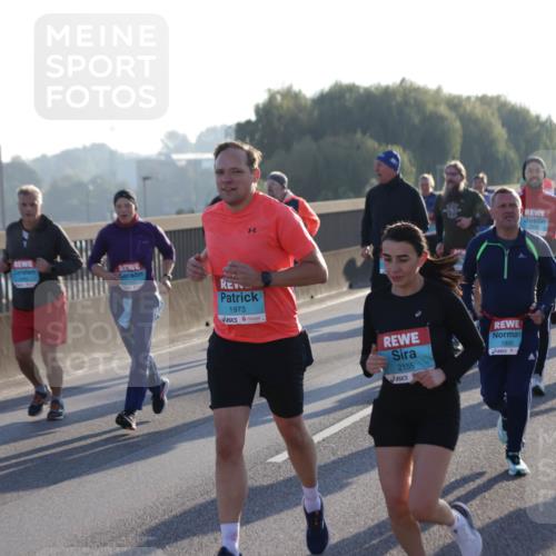 03.10.2025 - Köhlbrandbrückenlauf Jannik Wohlers http://msf.ph/oto/9052802 03.10.2025 09:19:39 Position 3 1973, 2155, 1805 meine-sportfotos.de