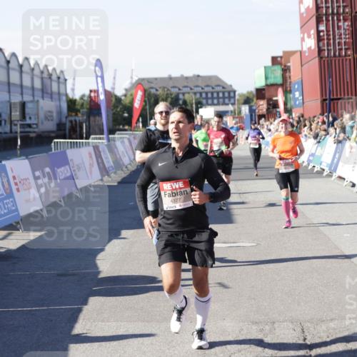 03.10.2025 - Köhlbrandbrückenlauf Jannik Wohlers http://msf.ph/oto/9052804 03.10.2025 13:09:14 Ziel 4197, 4334, 4351, 4377, 4486, 4681, 4901, 5242, 5740, 5953, 6037, 6062, 6349, 6562, 6630, 6814, 6816 meine-sportfotos.de