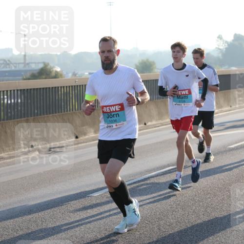 03.10.2025 - Köhlbrandbrückenlauf Lena Gebhardt http://msf.ph/oto/9052813 03.10.2025 09:15:31 Position 1 1036, 2728, 2302 meine-sportfotos.de