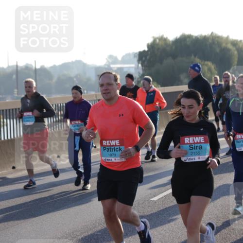 03.10.2025 - Köhlbrandbrückenlauf Jannik Wohlers http://msf.ph/oto/9052817 03.10.2025 09:19:39 Position 3 1973, 2155, 1805 meine-sportfotos.de