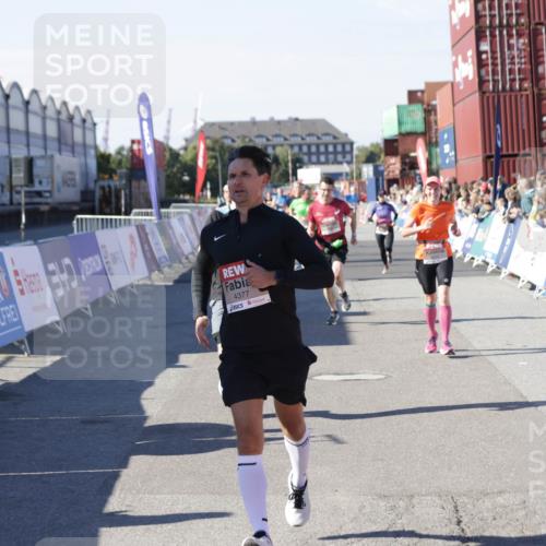 03.10.2025 - Köhlbrandbrückenlauf Jannik Wohlers http://msf.ph/oto/9052818 03.10.2025 13:09:14 Ziel 4197, 4334, 4351, 4377, 4486, 4681, 4901, 5242, 5740, 5953, 6037, 6062, 6349, 6562, 6630, 6814, 6816 meine-sportfotos.de