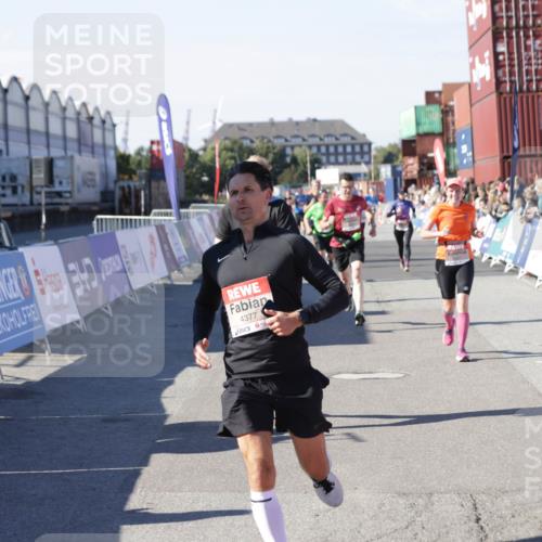 03.10.2025 - Köhlbrandbrückenlauf Jannik Wohlers http://msf.ph/oto/9052828 03.10.2025 13:09:14 Ziel 4197, 4334, 4351, 4377, 4486, 4681, 4901, 5242, 5740, 5953, 6037, 6062, 6349, 6562, 6630, 6814, 6816 meine-sportfotos.de