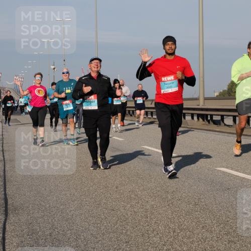 03.10.2025 - Köhlbrandbrückenlauf Fabian Wolf http://msf.ph/oto/9052831 03.10.2025 10:02:20 Position 3 2018, 3840 meine-sportfotos.de