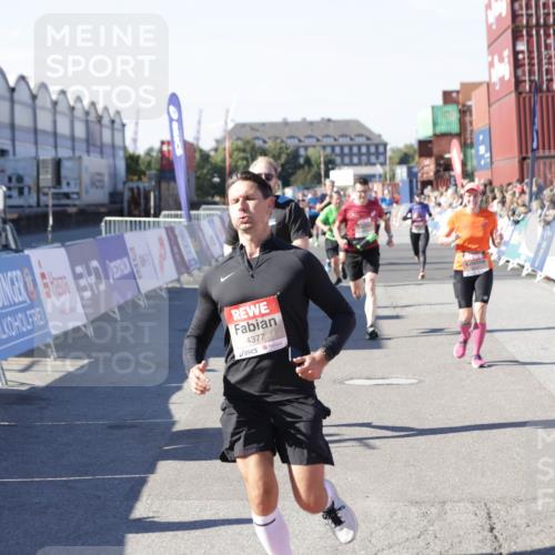 03.10.2025 - Köhlbrandbrückenlauf Jannik Wohlers http://msf.ph/oto/9052832 03.10.2025 13:09:14 Ziel 4197, 4334, 4351, 4377, 4486, 4681, 4901, 5242, 5740, 5953, 6037, 6062, 6349, 6562, 6630, 6814, 6816 meine-sportfotos.de