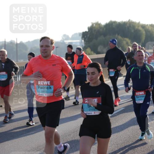 03.10.2025 - Köhlbrandbrückenlauf Jannik Wohlers http://msf.ph/oto/9052837 03.10.2025 09:19:39 Position 3 1973, 2155, 1805 meine-sportfotos.de