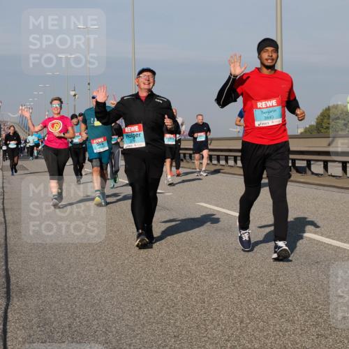 03.10.2025 - Köhlbrandbrückenlauf Fabian Wolf http://msf.ph/oto/9052848 03.10.2025 10:02:20 Position 3 2018, 3697, 3840 meine-sportfotos.de