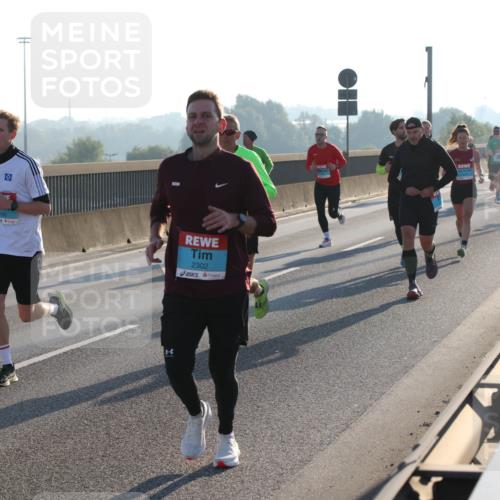 03.10.2025 - Köhlbrandbrückenlauf Lena Gebhardt http://msf.ph/oto/9052854 03.10.2025 09:15:32 Position 1 2728, 3155, 2302 meine-sportfotos.de