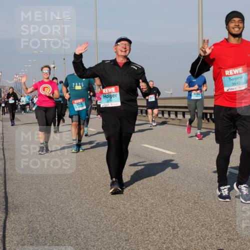 03.10.2025 - Köhlbrandbrückenlauf Fabian Wolf http://msf.ph/oto/9052880 03.10.2025 10:02:21 Position 3 2025, 3697, 2018, 3840 meine-sportfotos.de