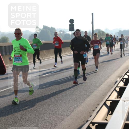 03.10.2025 - Köhlbrandbrückenlauf Lena Gebhardt http://msf.ph/oto/9052881 03.10.2025 09:15:32 Position 1 2302, 1079 meine-sportfotos.de