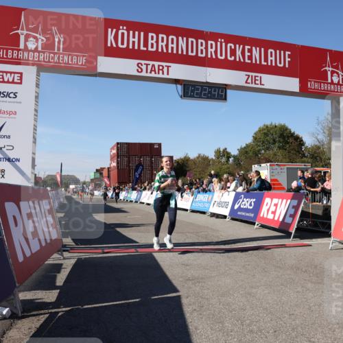 03.10.2025 - Köhlbrandbrückenlauf Lena Gebhardt http://msf.ph/oto/9052888 03.10.2025 13:22:45 Ziel 4602, 4603, 5122, 5125, 5167, 5213, 5675, 5928, 5933, 5982, 6107, 6261, 6300, 6413 meine-sportfotos.de