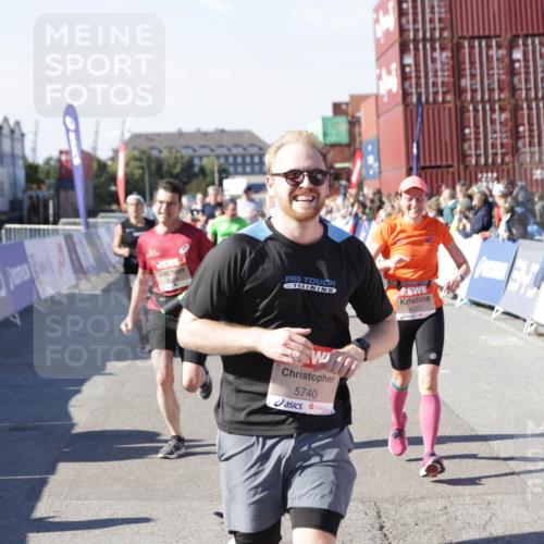 03.10.2025 - Köhlbrandbrückenlauf Jannik Wohlers http://msf.ph/oto/9052896 03.10.2025 13:09:16 Ziel 4334, 4351, 4377, 4486, 4681, 4901, 5061, 5242, 5740, 5953, 6037, 6062, 6349, 6562, 6630, 6661, 6743, 6814, 6816 meine-sportfotos.de