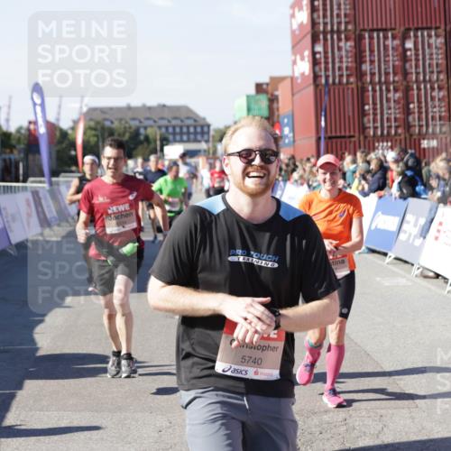 03.10.2025 - Köhlbrandbrückenlauf Jannik Wohlers http://msf.ph/oto/9052906 03.10.2025 13:09:16 Ziel 4334, 4351, 4377, 4486, 4681, 4901, 5061, 5242, 5740, 5953, 6037, 6062, 6349, 6562, 6630, 6661, 6743, 6814, 6816 meine-sportfotos.de