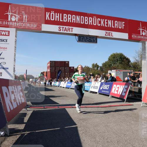03.10.2025 - Köhlbrandbrückenlauf Lena Gebhardt http://msf.ph/oto/9052913 03.10.2025 13:22:45 Ziel 4602, 4603, 5122, 5125, 5167, 5213, 5675, 5928, 5933, 5982, 6107, 6261, 6300, 6413 meine-sportfotos.de