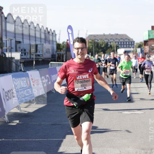 03.10.2025 - Köhlbrandbrückenlauf Jannik Wohlers http://msf.ph/oto/9052933 03.10.2025 13:09:17 Ziel 4334, 4351, 4377, 4486, 4681, 4901, 5061, 5242, 5740, 5953, 6037, 6062, 6349, 6562, 6630, 6661, 6743, 6814, 6816 meine-sportfotos.de